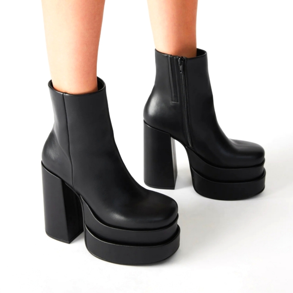 Steve Madden Cobra Black platform boots sz 9.5